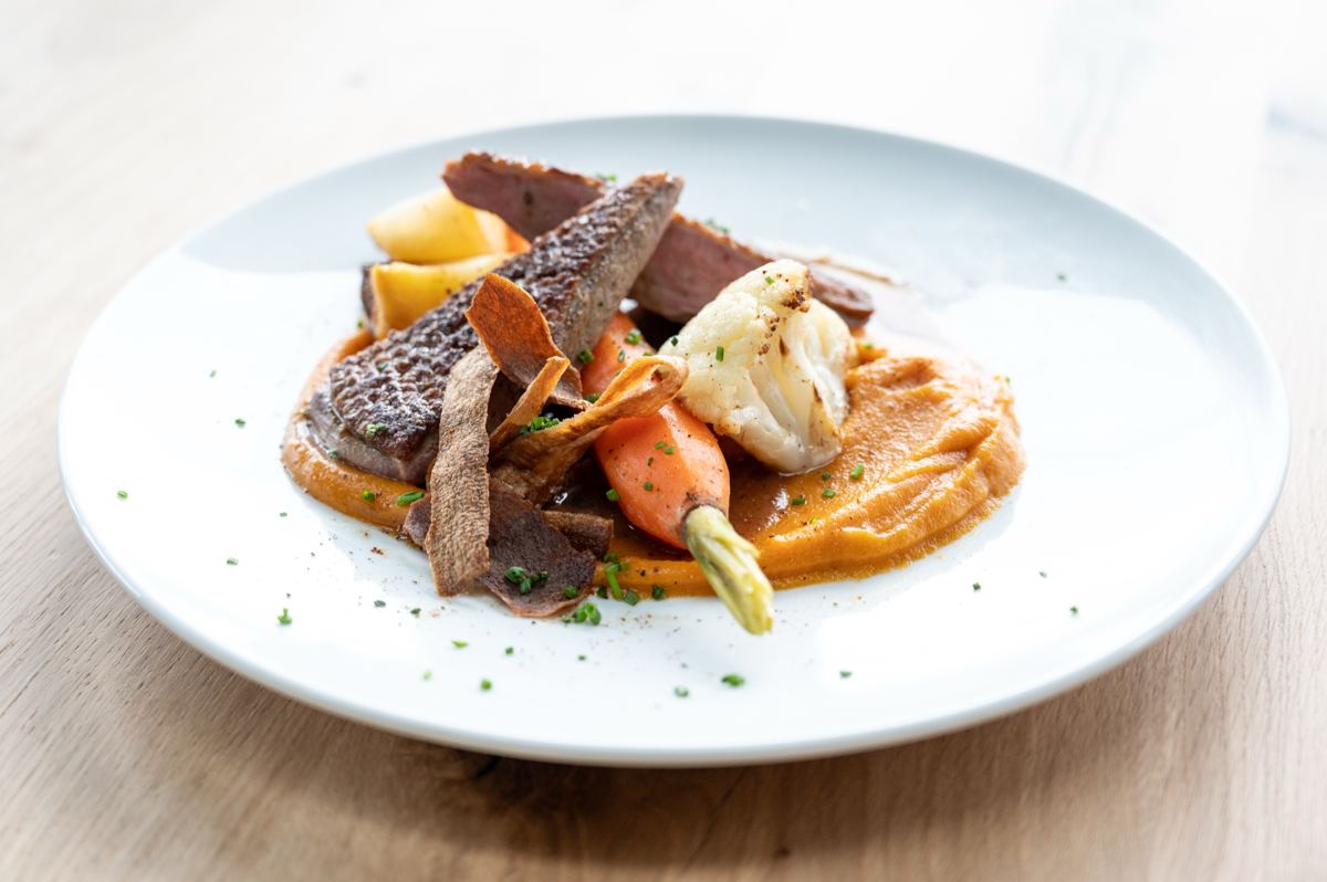 Magret tranché, légumes rôtis et purée de carottes